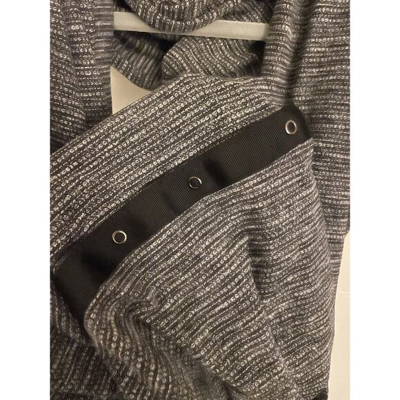 Lululemon Scarf Unisex OS Black Gray Vinyasa Strip Snap Rule Infinity - Picture 5 of 6